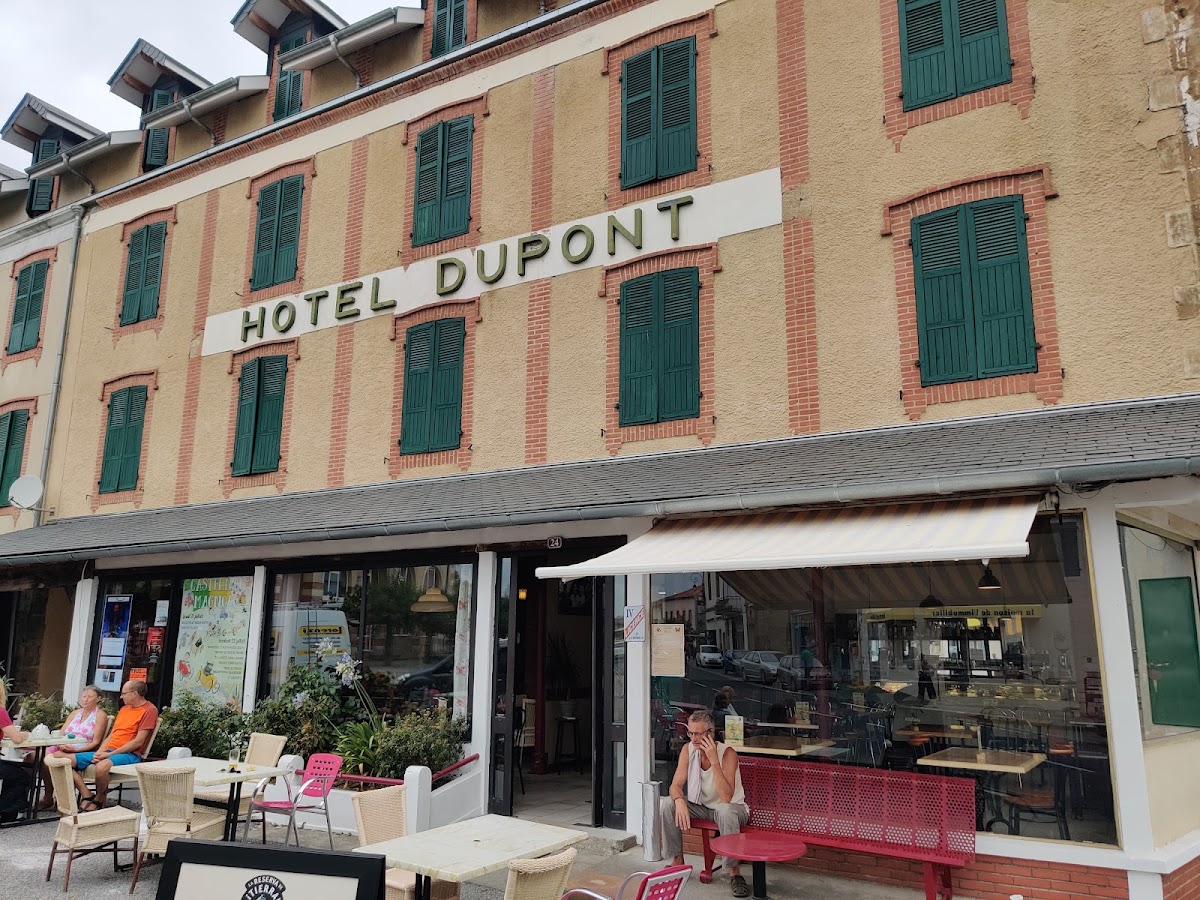 Café Chez Dupont